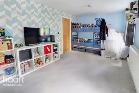 97 Wolf Lane, Windsor, SL4 4YY