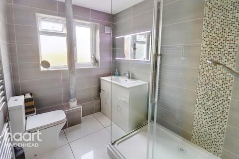 97 Wolf Lane, Windsor, SL4 4YY