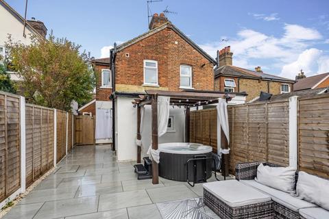 75 Arnold Road, Woking, GU21 5JX