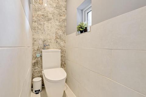 75 Arnold Road, Woking, GU21 5JX