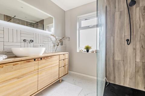 75 Arnold Road, Woking, GU21 5JX