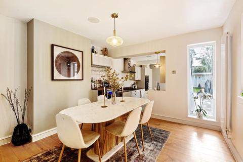 75 Arnold Road, Woking, GU21 5JX