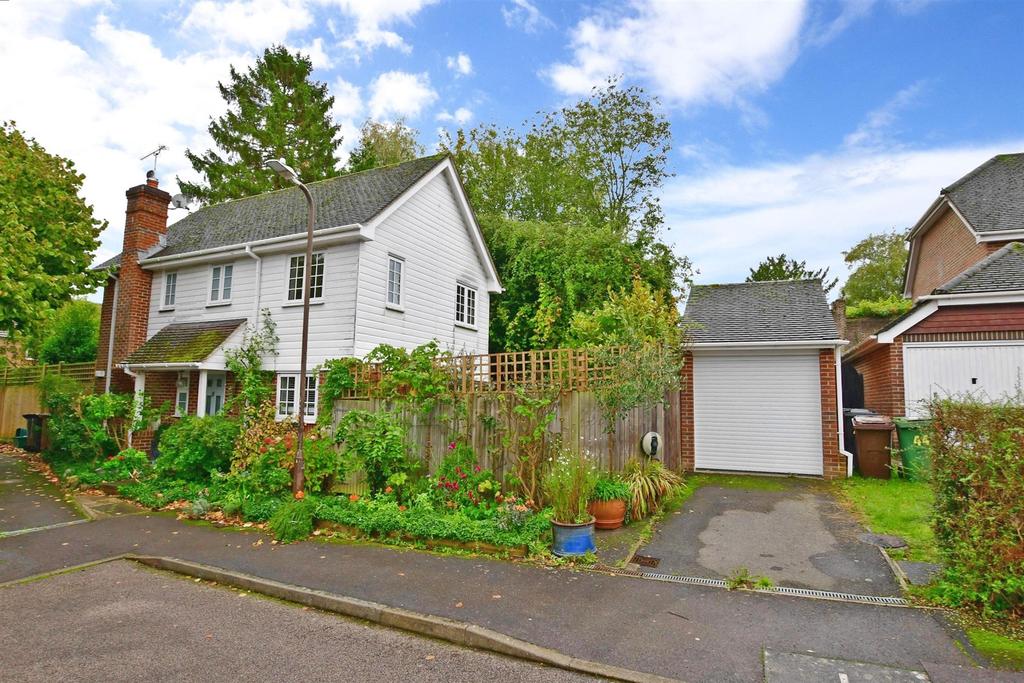 Joyce Close, Cranbrook, Kent 3 bed detached house £515,000