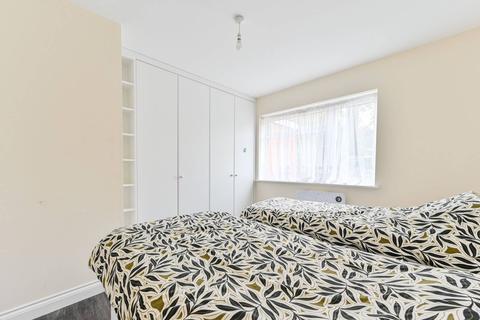1 bedroom flat for sale - Dilhorne Close, Grove Park, London, SE12