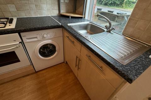 3 bedroom terraced house to rent, Talbot Avenue, Burley, Leeds, LS4 2PG