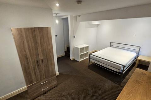 3 bedroom terraced house to rent, Talbot Avenue, Burley, Leeds, LS4 2PG