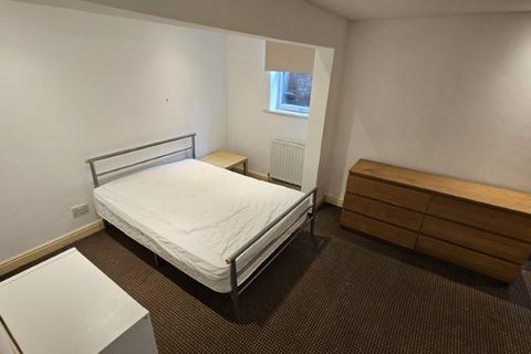 3 bedroom terraced house to rent, Talbot Avenue, Burley, Leeds, LS4 2PG