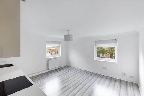 2 bedroom flat to rent, Bloomfield Road, London, SE18