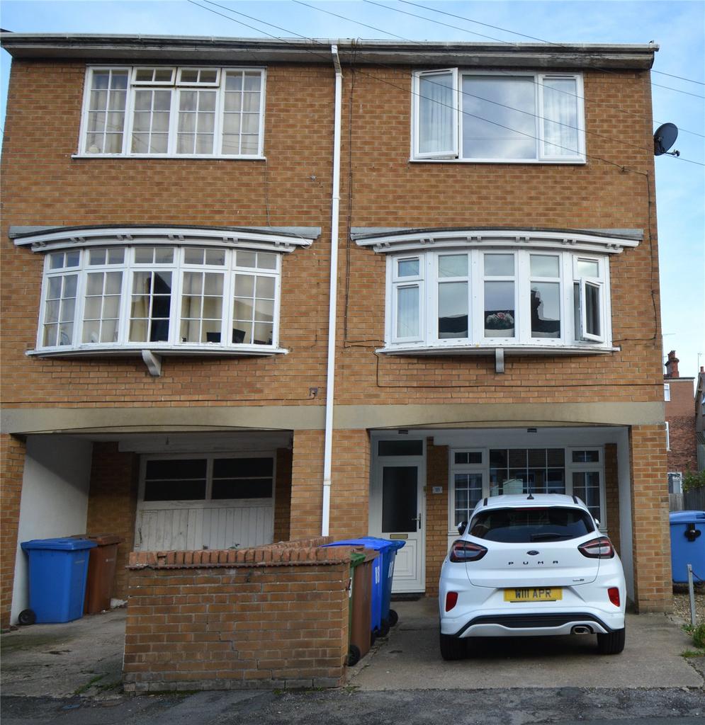 Ashbourne Avenue, Bridlington, East... 3 bed semidetached house £167,500