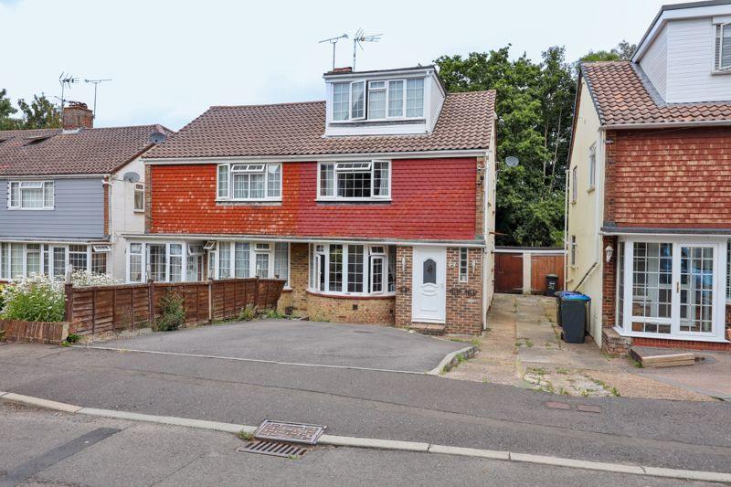Noel Green, Burgess Hill RH15 4 bed semidetached house £1,750 pcm (£