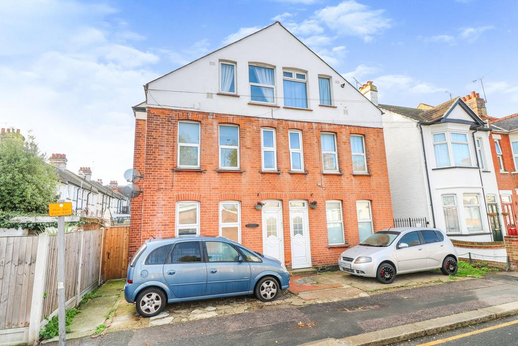 Fairfax Drive, Westcliffonsea, SS0 1 bed flat £190,000