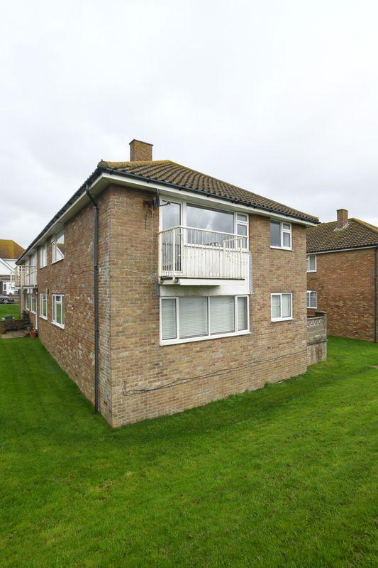 Seacliffe, South Coast Road, Peacehaven, BN10 2 bed flat £975 pcm (£
