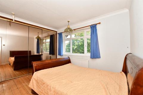 33 Wellfields, Loughton, IG10 1PA