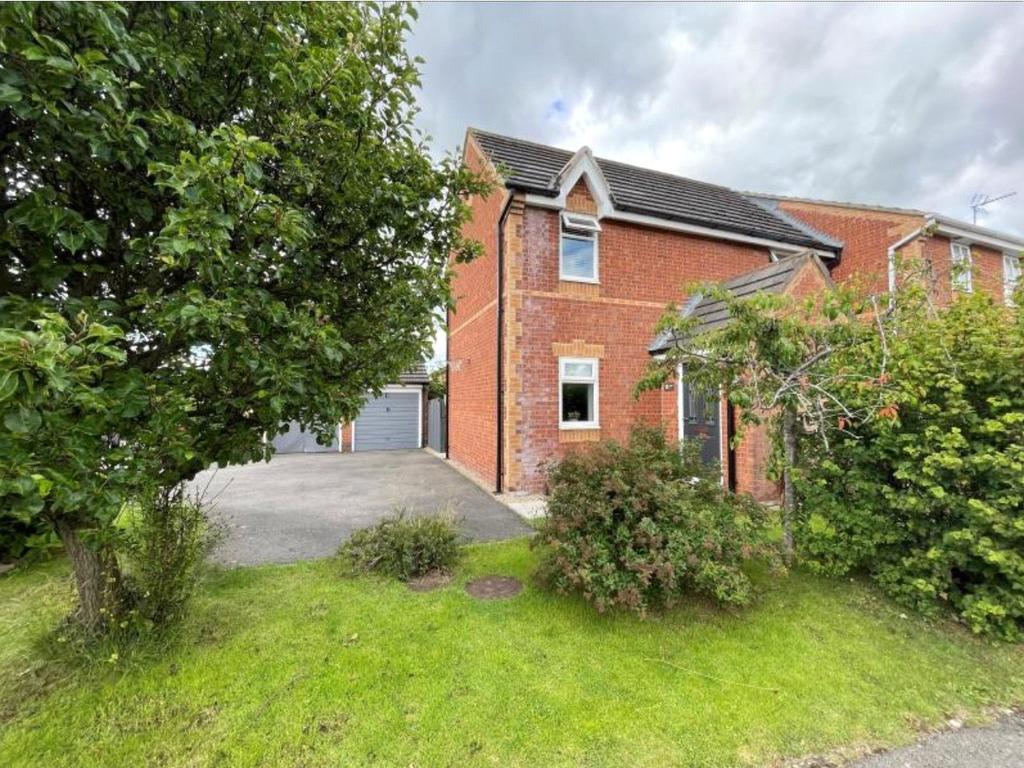 Doublegates Avenue, Ripon, North Yorkshire, HG4 3 bed semidetached