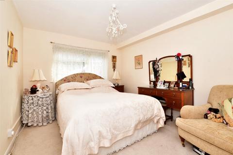 2 bedroom ground floor flat for sale - Ward Road, Totland Bay, Isle of Wight