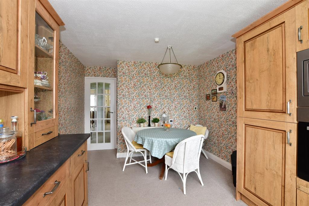 Kitchen/ Dining Room