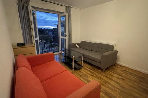 3 bedroom flat to rent, Medway House, Albion Road, N16
