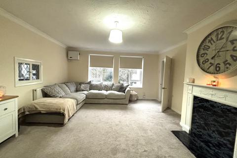 2 bedroom apartment to rent, Kemnal Road, Chislehurst, BR7