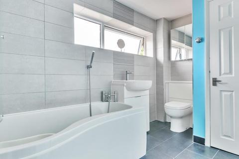 18 Ashley Way, West End, Woking, GU24 9NJ