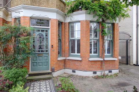 52 The Mall, London, N14 6LN