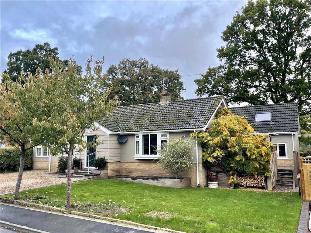 Megana Way, Braishfield, Romsey, Hampshire 5 bed detached bungalow for