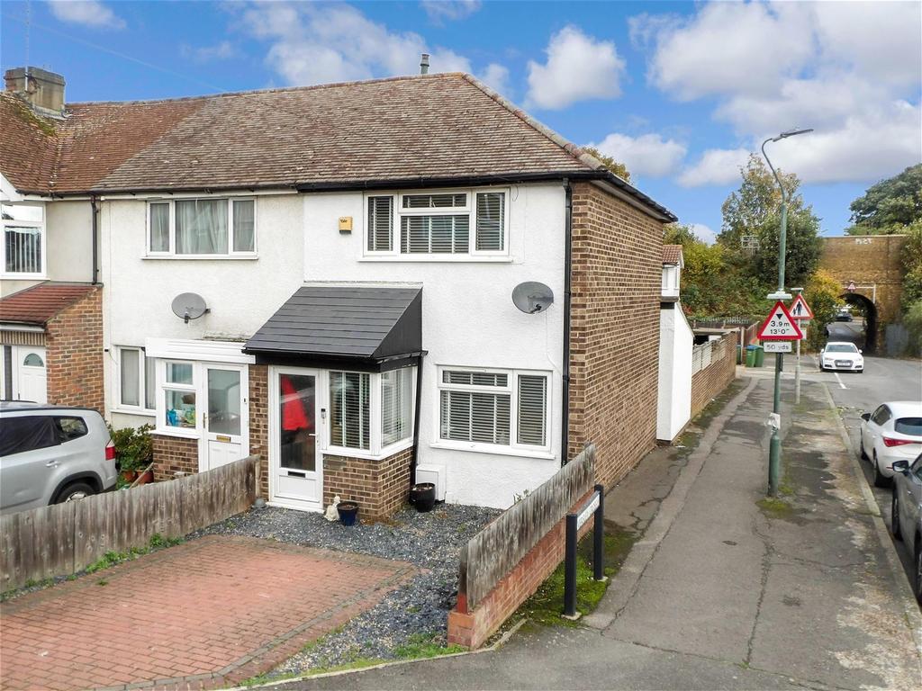 Parkside Avenue, Barnehurst, Kent 2 bed end of terrace house £350,000