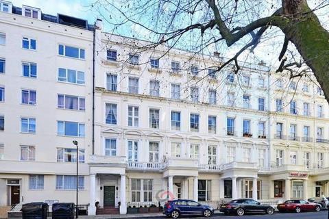 Studio to rent, Leinster Gardens, London  W2