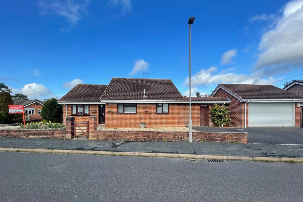 Verwood 3 bed detached bungalow for sale £475,000