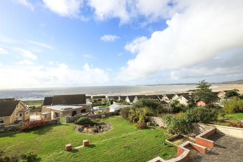 4 bedroom detached bungalow for sale - Main Road, Ogmore-by-Sea, Vale Of Glamorgan, CF32 0PD