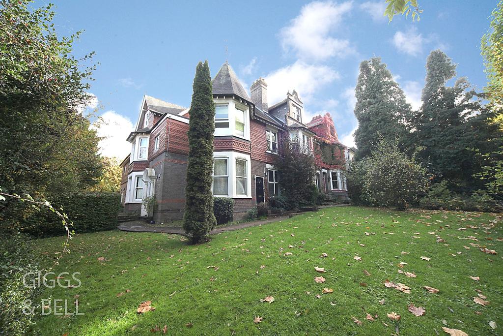 London Road, Luton, Bedfordshire, LU1 1 bed apartment £160,000