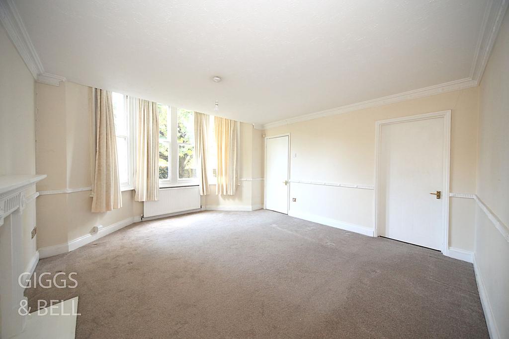 London Road, Luton, Bedfordshire, LU1 1 bed apartment £160,000