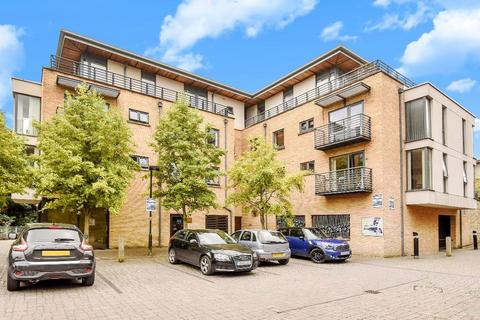 2 bedroom apartment to rent, Empress Court, Oxford