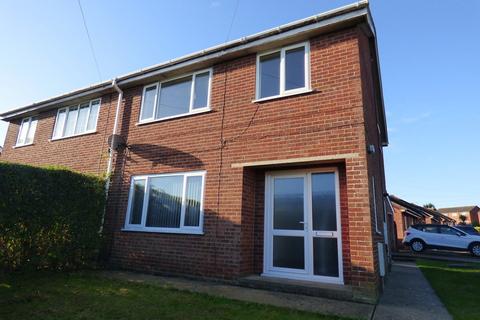 3 bedroom semi-detached house to rent, Arundel Drive, Louth. LN11 0HZ