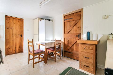 12 Bath Road, Cricklade, Swindon, SN6 6AT