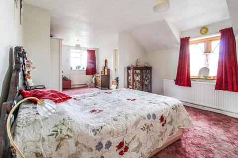 12 Bath Road, Cricklade, Swindon, SN6 6AT