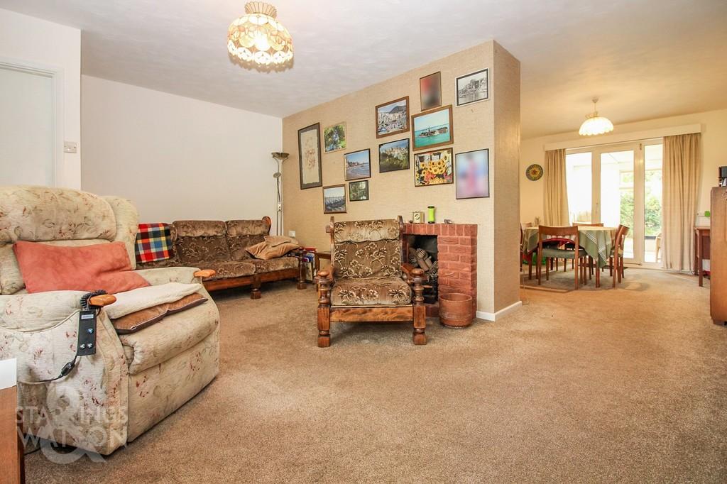 Highfield Avenue, Brundall, Norwich 4 bed detached house for sale £