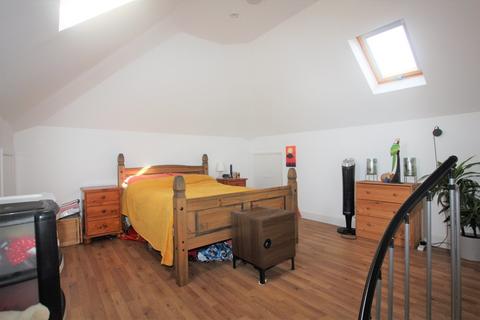 3 bedroom maisonette for sale - Carlingford Gardens, Mitcham