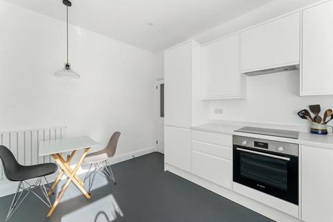 124a Godwin Road, London, E7 0LP