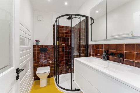 124a Godwin Road, London, E7 0LP