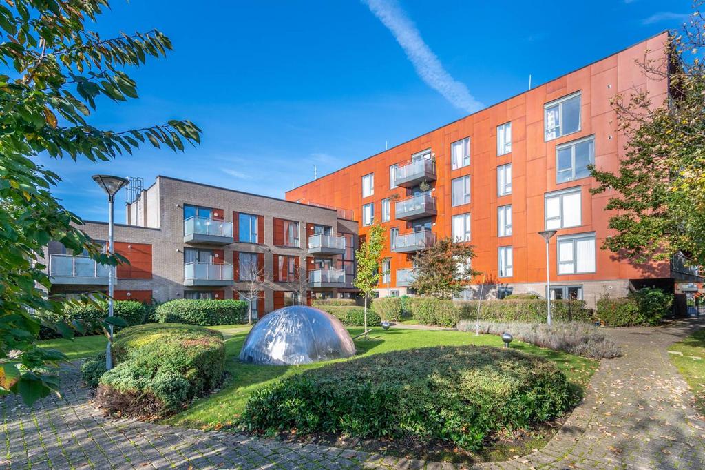 Flowers Close, Gladstone Park, London, NW2 1 bed flat for sale £335,000