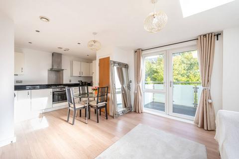 1 bedroom flat for sale, Flowers Close, Gladstone Park, London, NW2