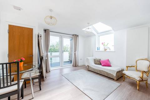 1 bedroom flat for sale, Flowers Close, Gladstone Park, London, NW2