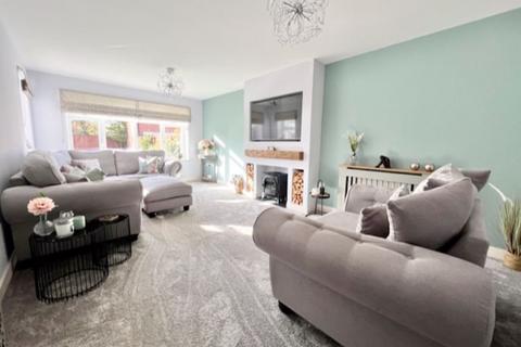 4 Becklands Avenue, New Waltham, Grimsby, DN36 4FA