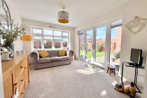 4 Becklands Avenue, New Waltham, Grimsby, DN36 4FA