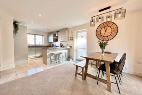 4 Becklands Avenue, New Waltham, Grimsby, DN36 4FA
