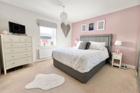 4 Becklands Avenue, New Waltham, Grimsby, DN36 4FA