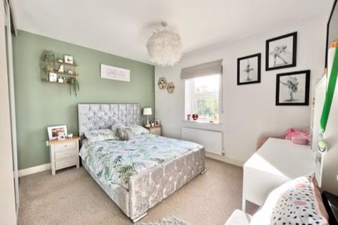 4 Becklands Avenue, New Waltham, Grimsby, DN36 4FA