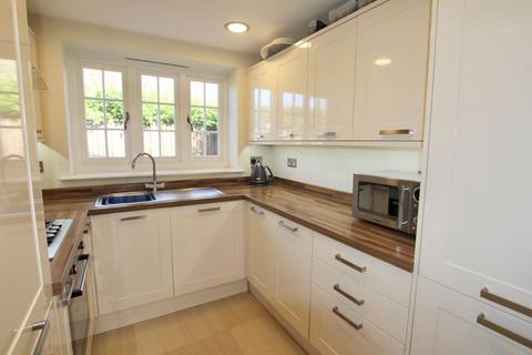 3, Walnut Court High Street, St Margarets At Cliffe, Dover, CT15 6AX