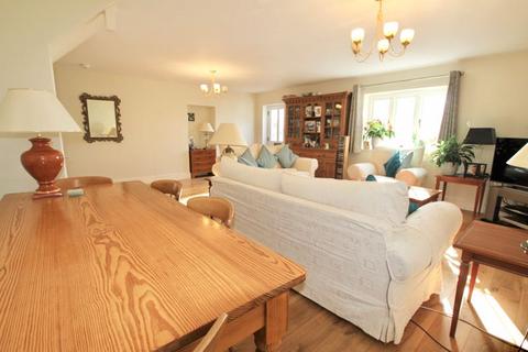 3, Walnut Court High Street, St Margarets At Cliffe, Dover, CT15 6AX