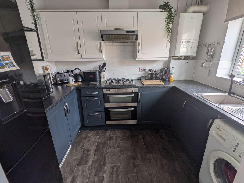 Orchard Grove, Newton Abbot 2 bed semidetached house £950 pcm (£219 pw)